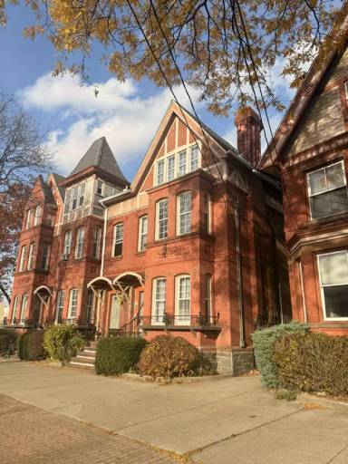 Main picture of 860 Park Ave