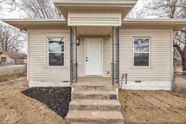 Main picture of 1017 W Newton St