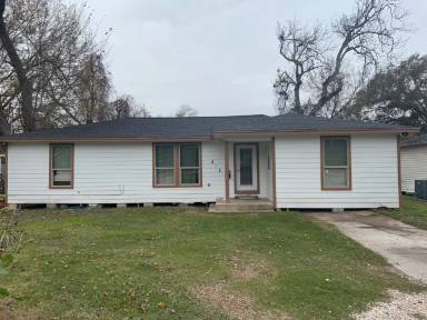 Main picture of 812 Old Angleton Rd