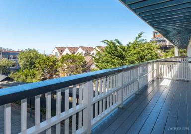 Main picture of 32 Clayton St