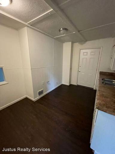 Main picture of 150 W Mechanic St