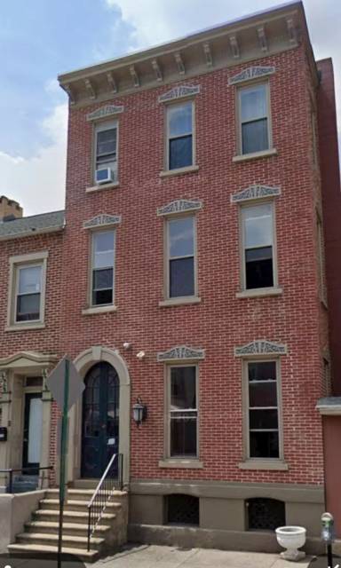 Main picture of 218 N 6th St