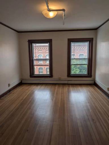 Main picture of 117 Main St