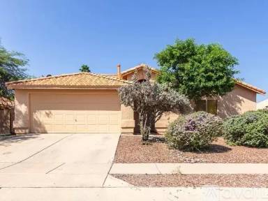 Main picture of 901 N Silverleaf Oak Pl