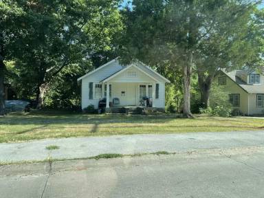 Main picture of 606 W Hill St