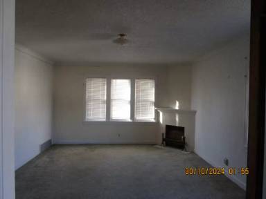 Main picture of 20 Park Dr S