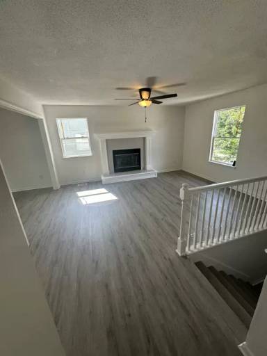 Main picture of 1827 Gates Dr W