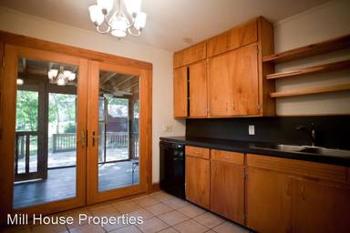 Main picture of 100 Goldston Ave