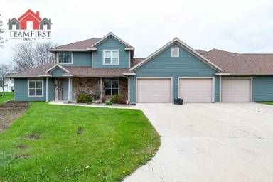 Main picture of 180 E River Dr