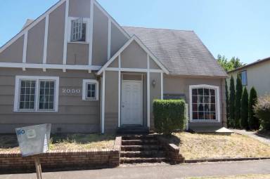 Main picture of 2050 NW Van Buren Ave