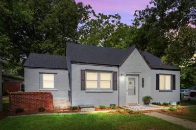 Main picture of 4196 Lee St
