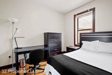 Main picture of 32 Shelby St