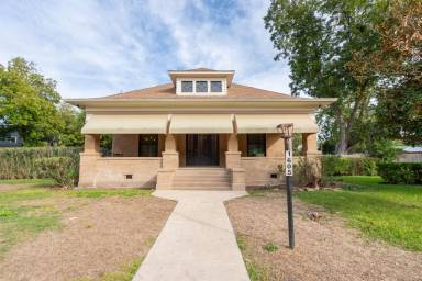 Main picture of 1605 S Main St