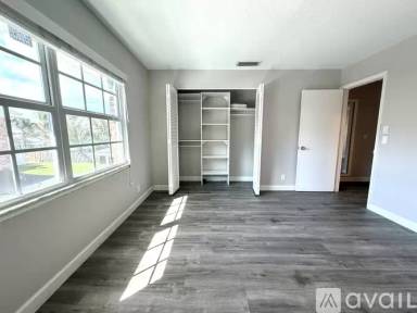 Main picture of 413 N Cypress Dr