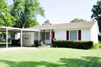 Main picture of 405 E Daugherty Dr