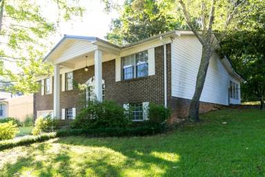 Main picture of 2921 Wood Dr NE