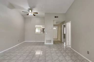 Main picture of 1921 Truman Rd