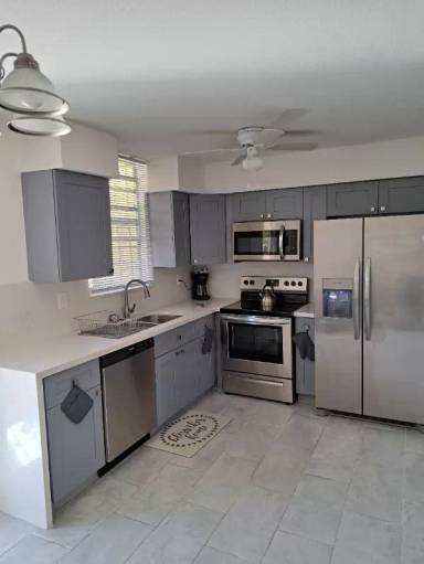 Main picture of 6163 SW 69th St