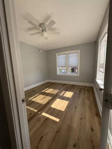 Main picture of 5425 S Albany Ave