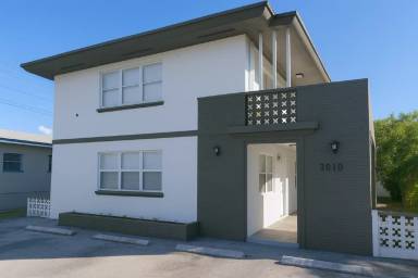 Main picture of 3010 W Flagler St