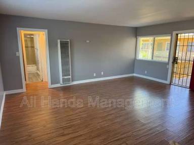 Main picture of 3025 E 5th St