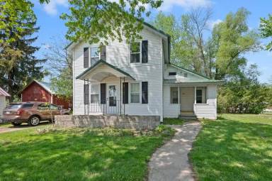 Main picture of 111 Center St