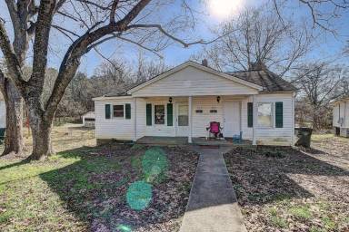 Main picture of 217 Waco Rd