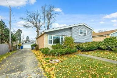Main picture of 11711 9th Ave NW