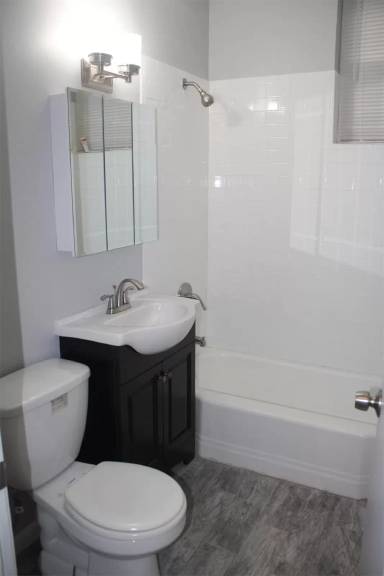 Main picture of 15 Carpenter St