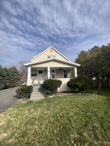 Main picture of 32 Russell Rd