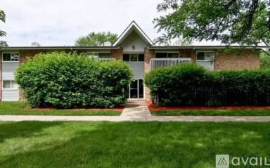 Main picture of 16W571 Mockingbird Ln