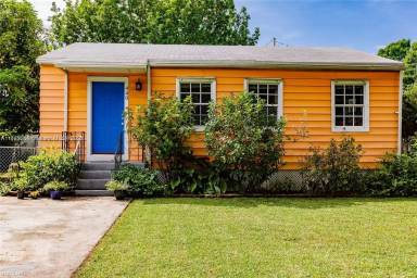 Main picture of 440 S Melrose Dr