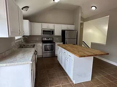 Main picture of 17706 Edna St