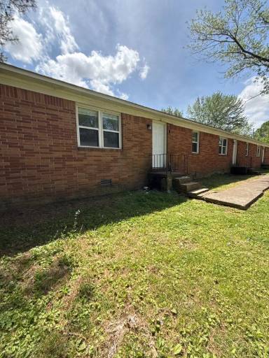 Main picture of 916 N Monroe Ave