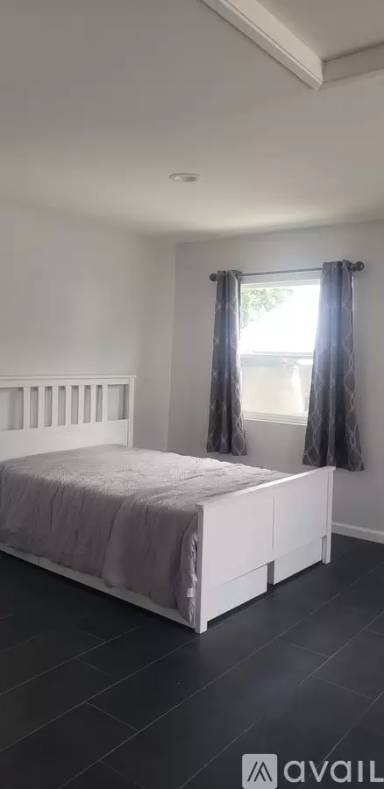 Main picture of 1613 N Avenue 46