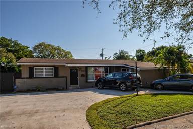 Main picture of 701 SW 68th Ter