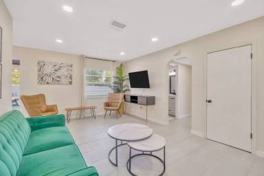 Main picture of 4020 W Euclid Ave