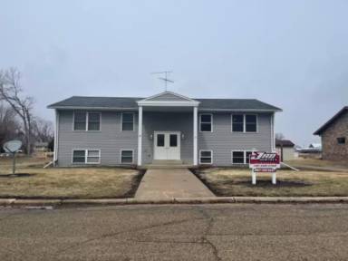 Main picture of 720 1st St NE