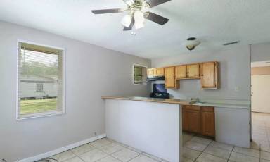 Main picture of 5012 Meridian St