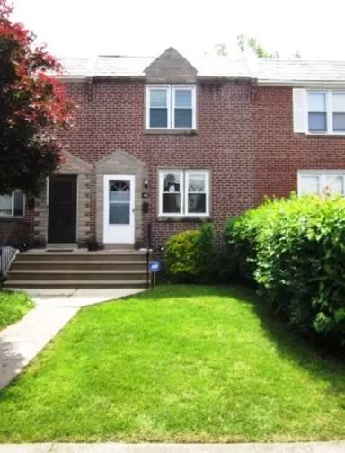 Main picture of 40 Mermont Cir
