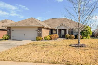 Main picture of 104 Grantham Cir