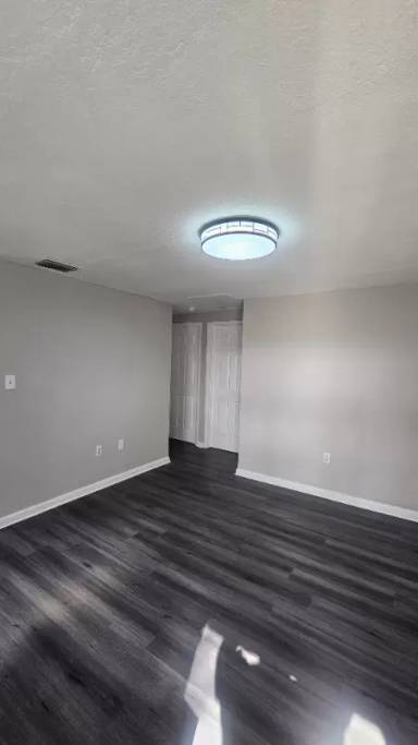 Main picture of 101 S Forest St