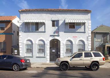 Main picture of 327 W 45th St
