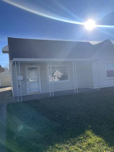 Main picture of 1605 Everett Ave
