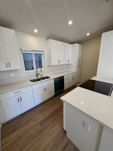 Main picture of 263 E 21st St