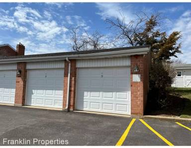 Main picture of 216 S Rush St