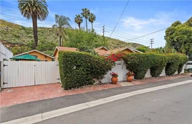 Main picture of 1590 Arroyo Dr