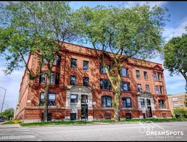 Main picture of 4752 S Michigan Ave