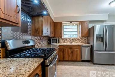 Main picture of 9007 Leaside Dr