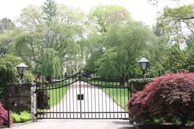 Main picture of 35 Dogwood Ln